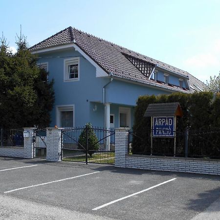杰尔Arpad Panzio住宿加早餐旅馆 外观 照片
