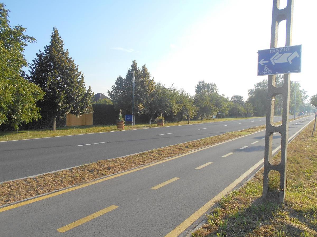 杰尔Arpad Panzio住宿加早餐旅馆 外观 照片