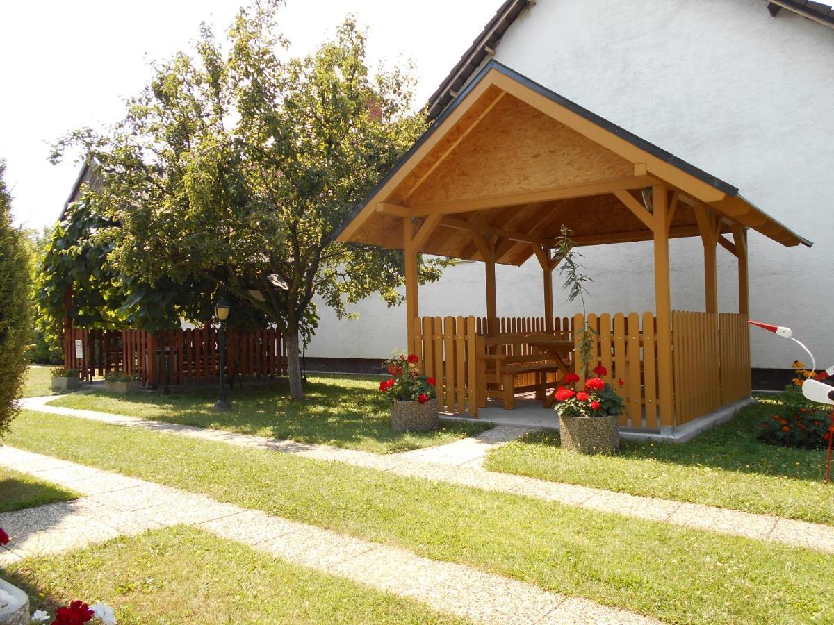 杰尔Arpad Panzio住宿加早餐旅馆 外观 照片