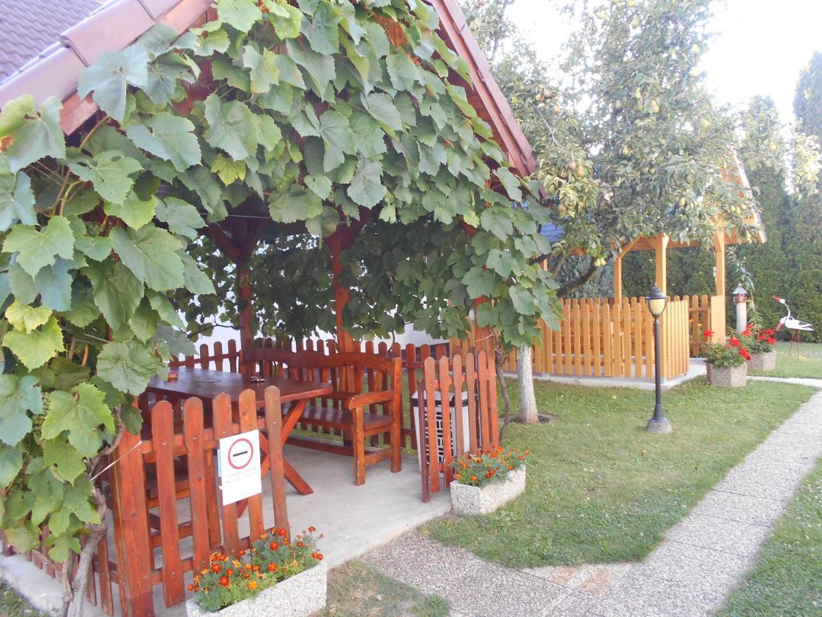 杰尔Arpad Panzio住宿加早餐旅馆 外观 照片