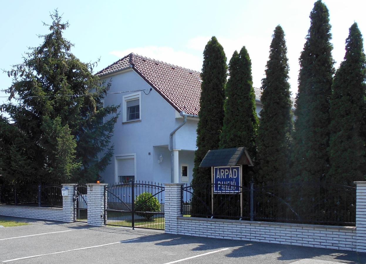 杰尔Arpad Panzio住宿加早餐旅馆 外观 照片
